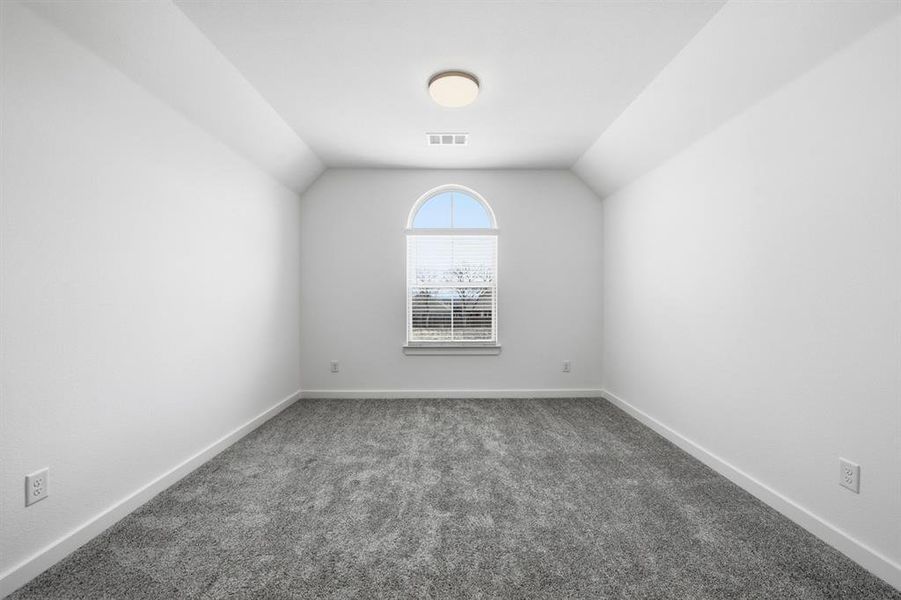 Spacious, unfurnished interior of a new home in Wildridge, Oak Point (Image 24).