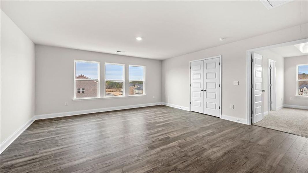 Spacious, unfurnished interior of a new home in Westland, Bogart (Image 23).