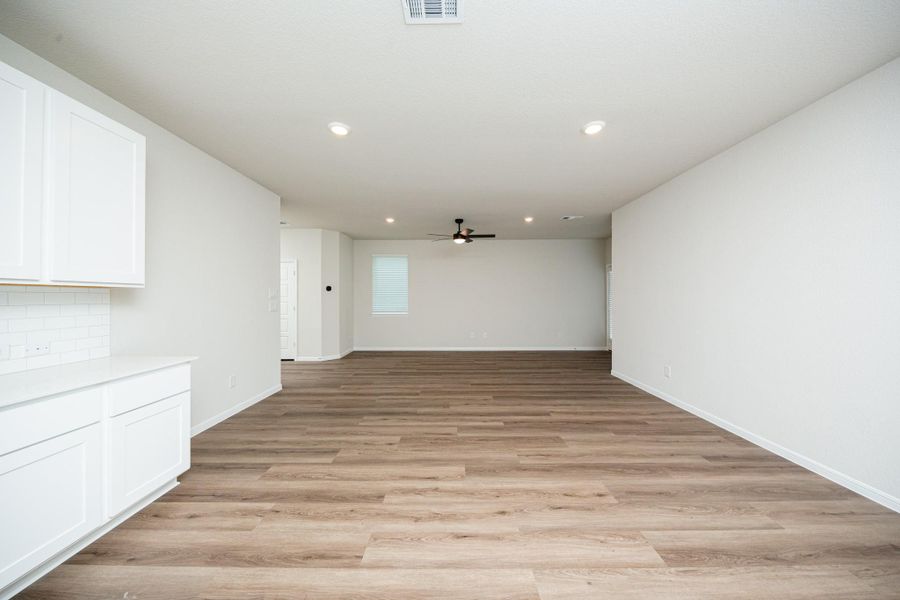 Spacious, unfurnished interior of a new home in Bammel Oaks, Houston (Image 23). Spacious, unfurnished interior of a new home in Bammel Oaks, Houston (Image 23).
