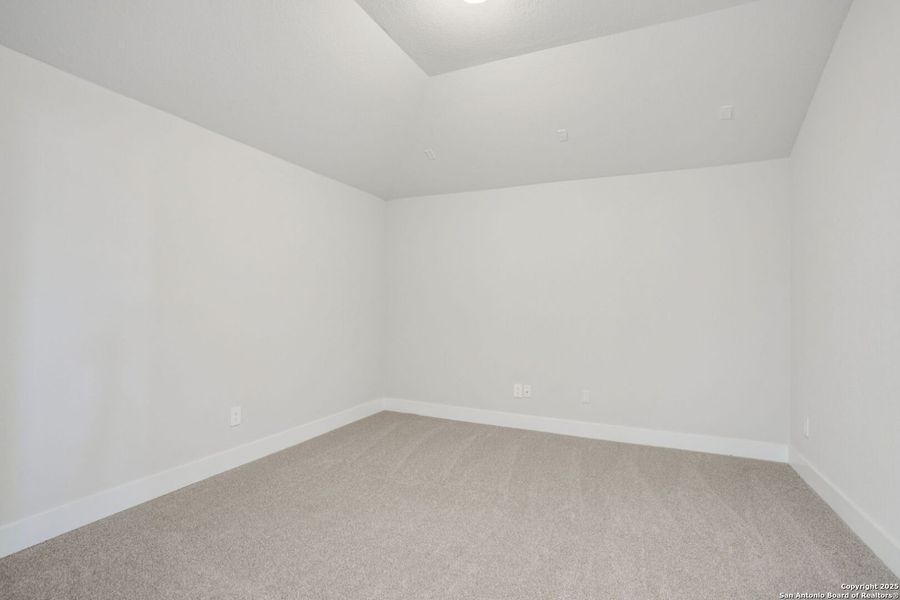 Spacious, unfurnished interior of a new home in Carmel Ranch, Schertz (Image 24).