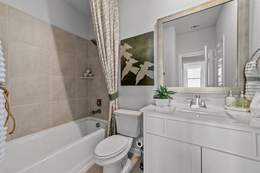 Representative furnished interior of a home built from the Kensington by Cambridge Homes in Tinsley Meadows, Van Alstyne (Image 13). Representative furnished interior of a home built from the Kensington by Cambridge Homes in Tinsley Meadows, Van Alstyne (Image 13).