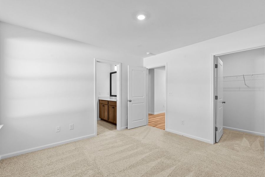 Spacious, unfurnished interior of a new home in Hanes Lake, Winston-Salem (Image 34).