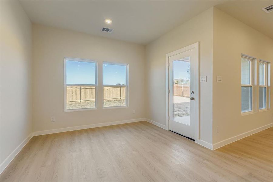 Spacious, unfurnished interior of a new home in Sperling Farms, Ferris (Image 16).
