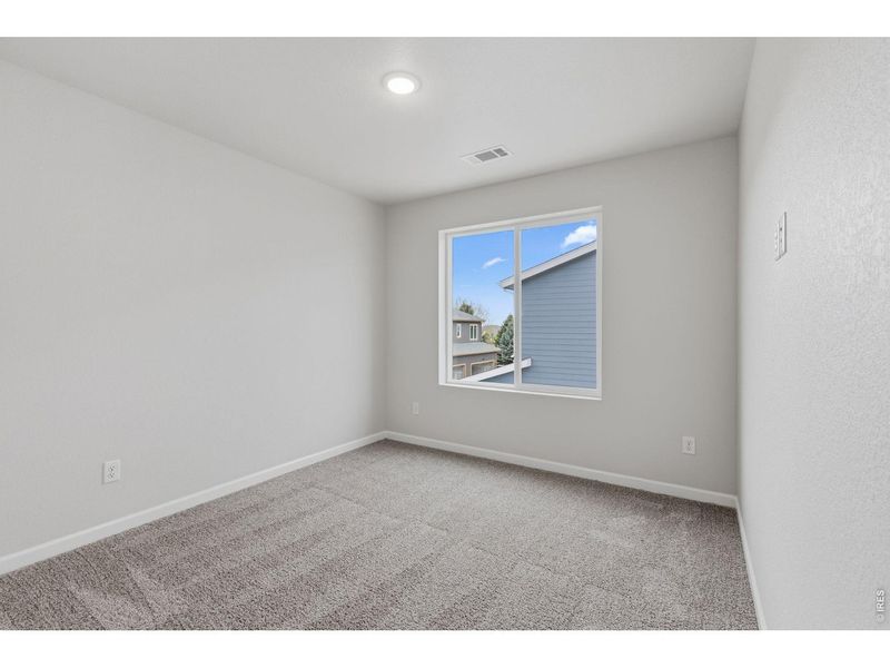 Spacious, unfurnished interior of a new home in Spring Valley, Longmont (Image 16).