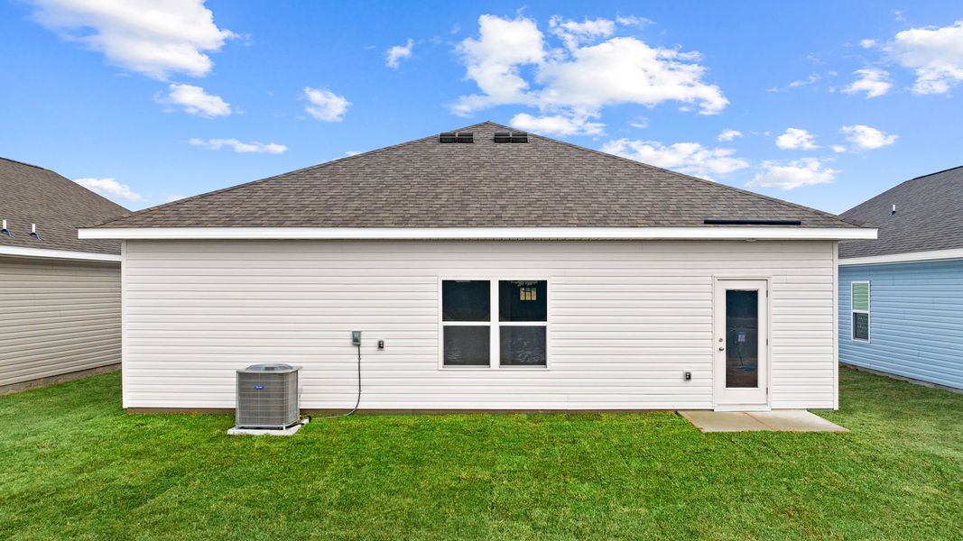 Representative exterior details of a home built from the The Eldridge by D.R. Horton in Liberty, Panama City (Image 4).