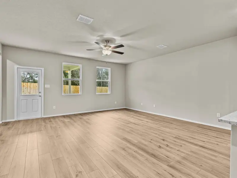 Spacious, unfurnished interior of a new home in Royal Crest, San Antonio (Image 21).