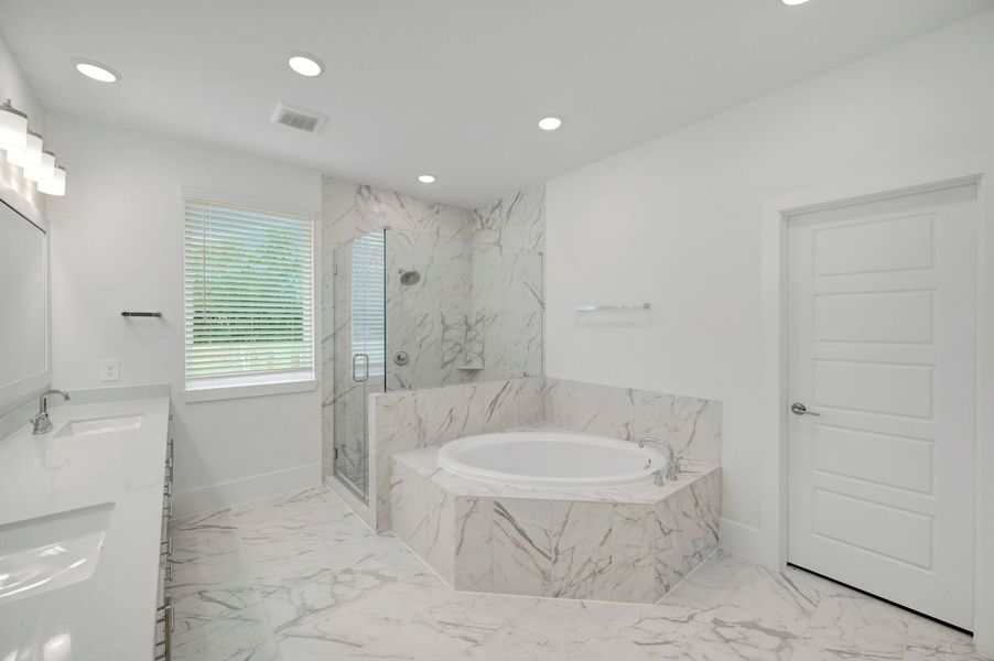 Owner's Bathroom Owner's Bathroom