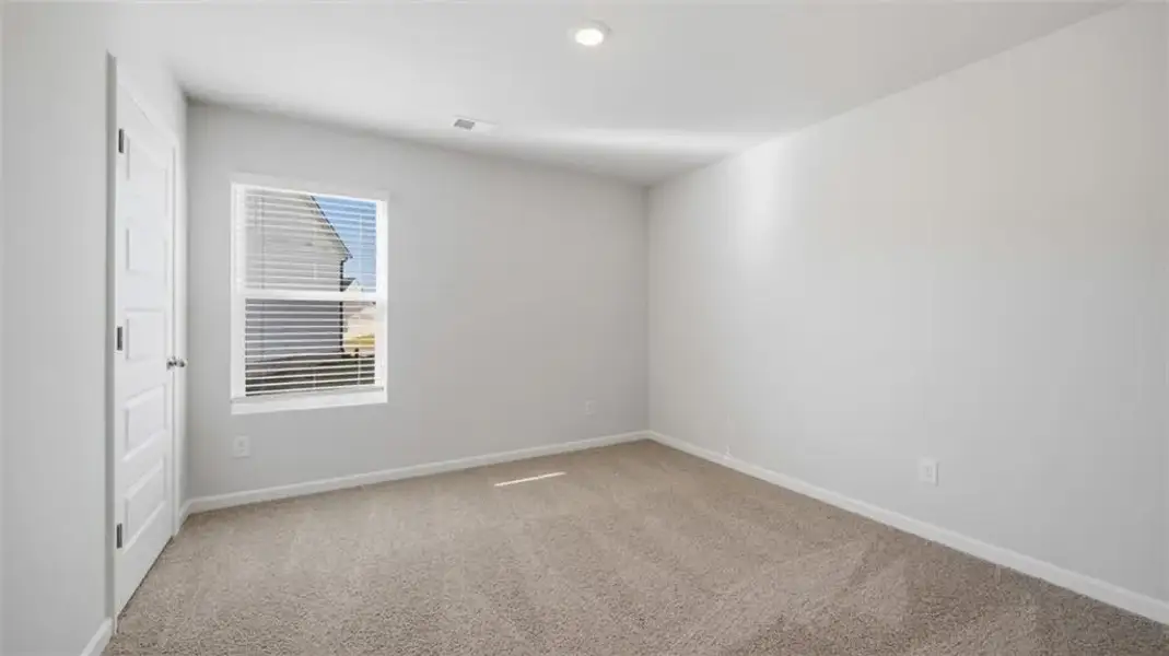 Spacious, unfurnished interior of a new home in Poplar Preserve, Newnan (Image 14).