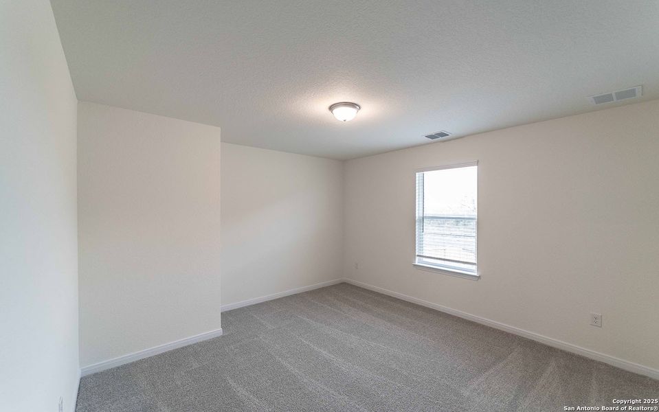 Spacious, unfurnished interior of a new home in Hickory Ridge, Elmendorf (Image 11).