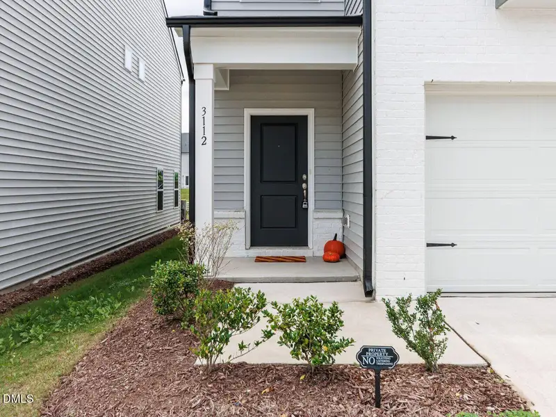 003-1280x960-front-entry