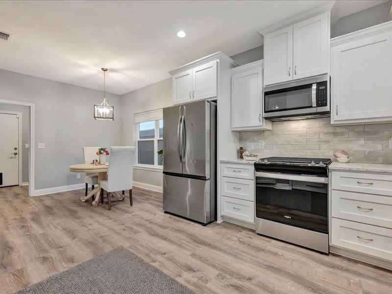 Furnished interior view inside a new home in , Lufkin (Image 12).