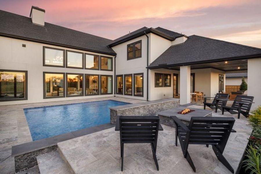 Exterior details and patio area of a home in Sienna, Missouri City (Image 29).