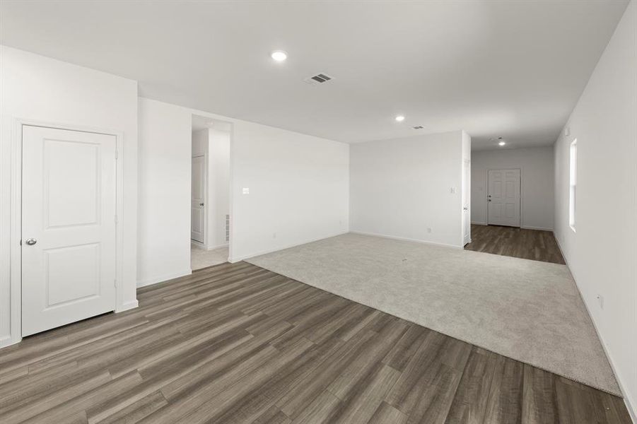 16. 2128 Meadow Park - Dining (2) 16. 2128 Meadow Park - Dining (2)