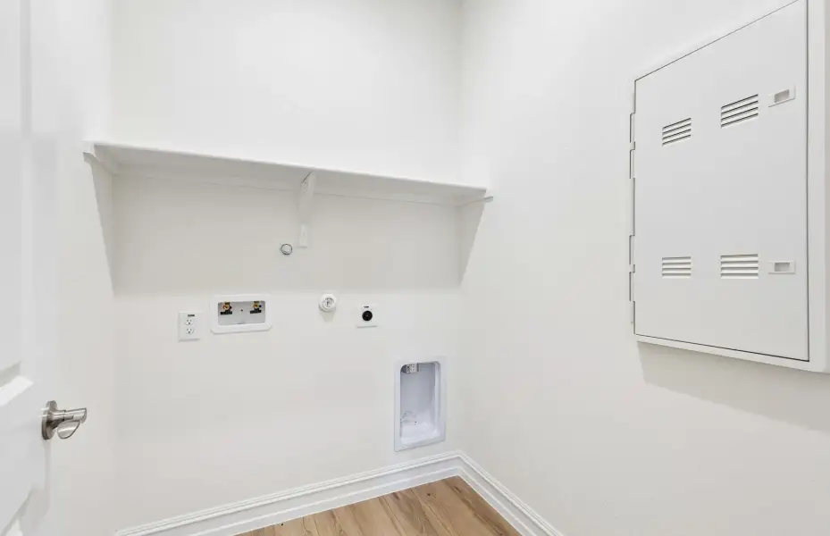 Spacious, unfurnished interior of a new home in Treeline, Justin (Image 19).