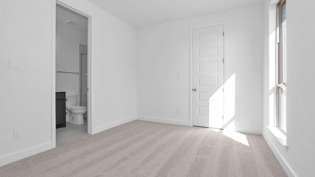 Spacious, unfurnished interior of a new home in Cross Creek West, Fulshear (Image 10).