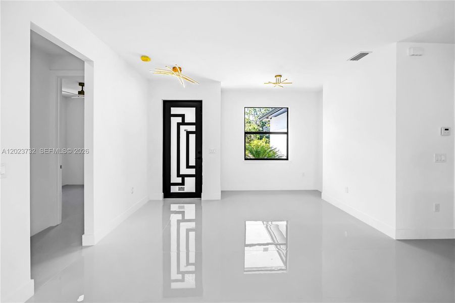 Spacious, unfurnished interior of a new home in , Lehigh Acres (Image 43).