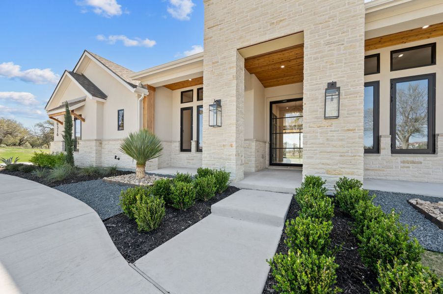 Exterior details and patio area of a home in Fleming Pointe, Fort Worth (Image 3).