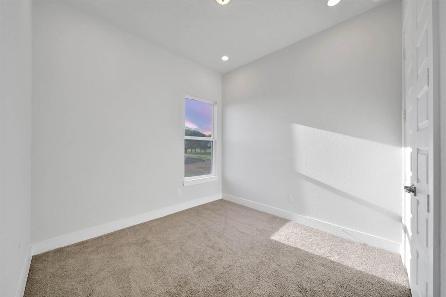 Spacious, unfurnished interior of a new home in Magnolia Bend, Rosharon (Image 33).