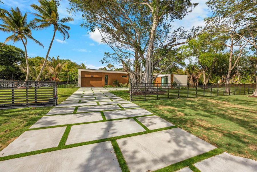 Community amenities in , Pinecrest (Image 52). Community amenities in , Pinecrest (Image 52).