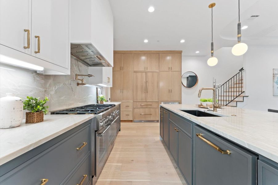 Kitchen w/ ALL THERMADOR APPLIANCES