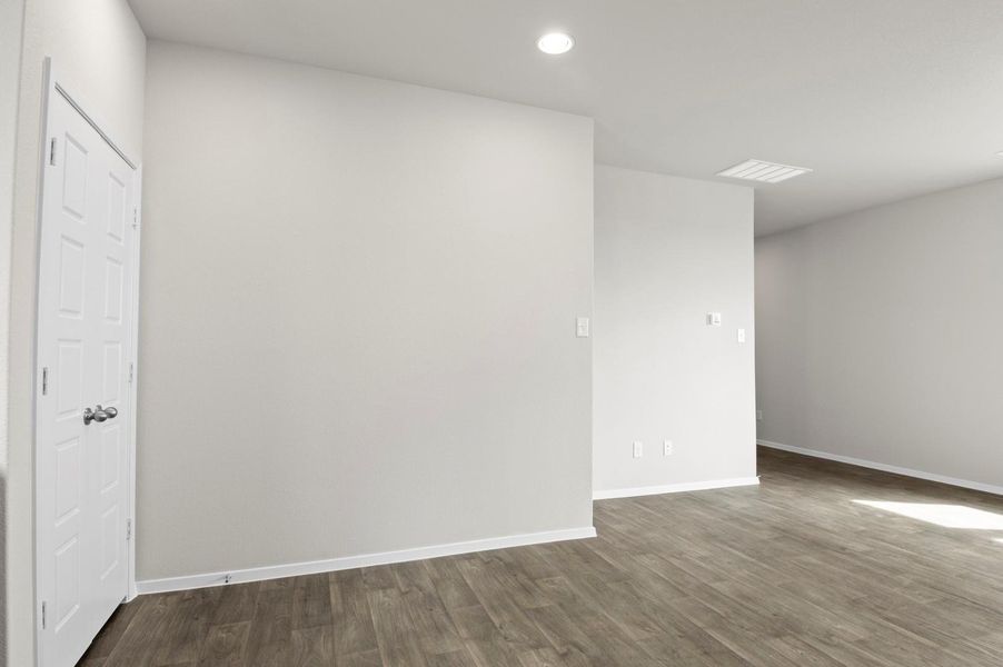 Spacious, unfurnished interior of a new home in Casetta Ranch, Kyle (Image 15).
