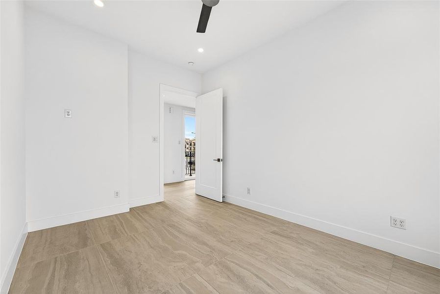 Spacious, unfurnished interior of a new home in , Richardson (Image 29).