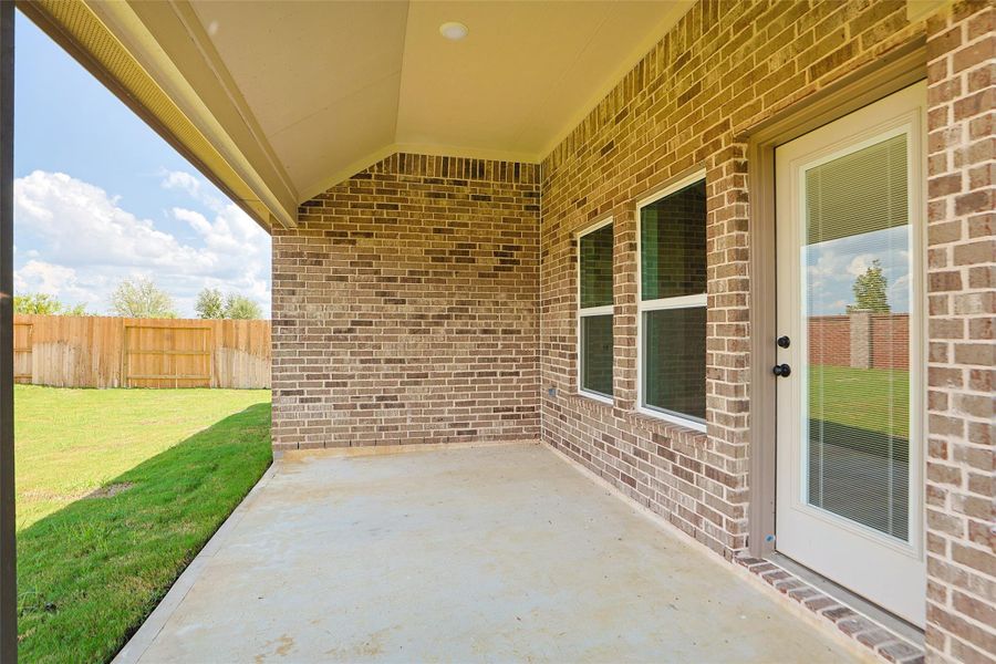 Exterior details and patio area of a home in Wildrye, Waller (Image 3).