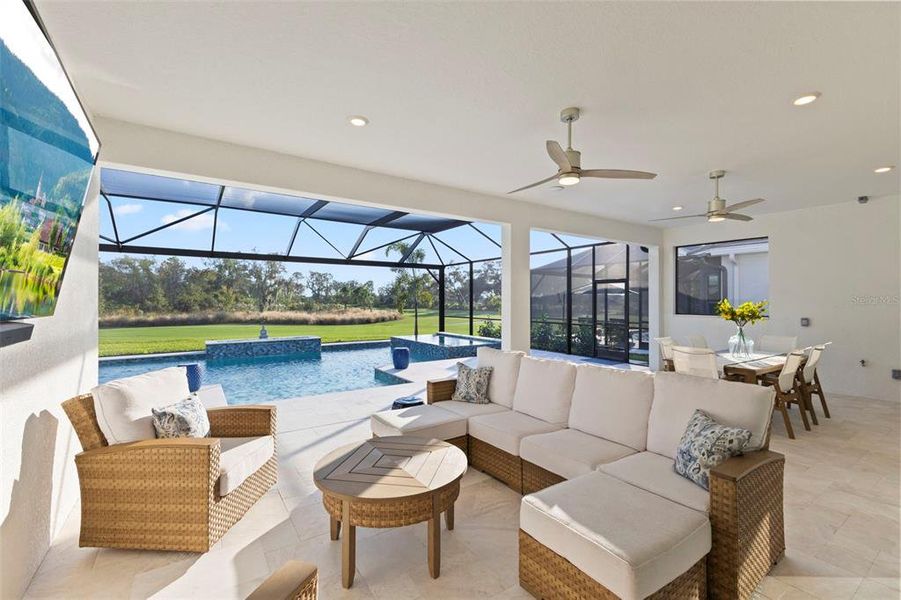 Exterior details and patio area of a home in , Lakewood Ranch (Image 32).