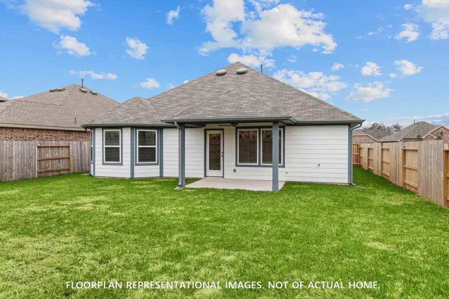Exterior details and patio area of a home in Ambrose, La Marque (Image 3).
