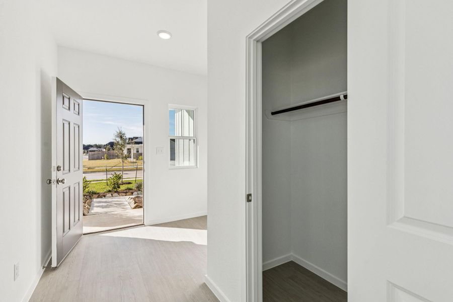 Spacious, unfurnished interior of a new home in Montgomery Bend, Montgomery (Image 17).
