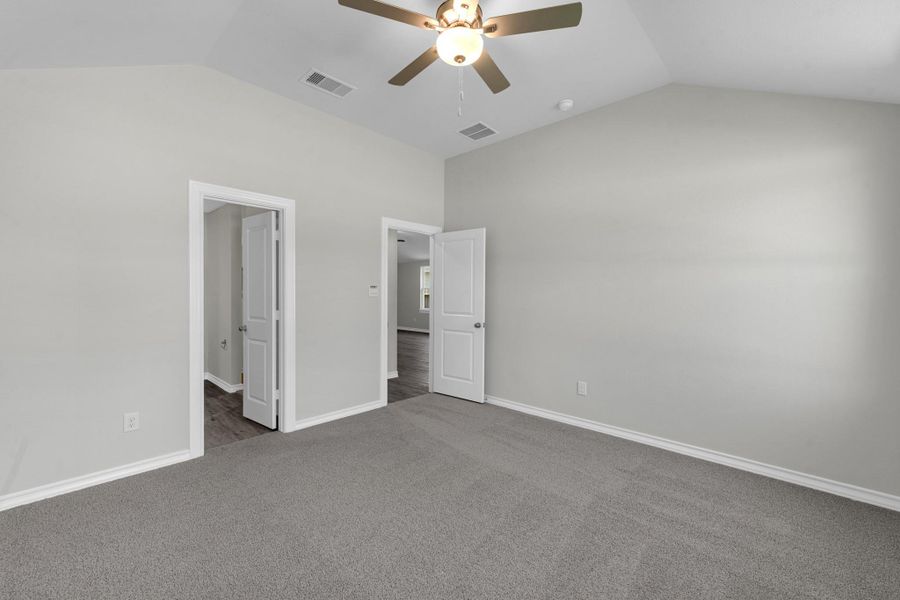 Spacious, unfurnished interior of a new home in The Enclave at Spring Branch, Conroe (Image 17).