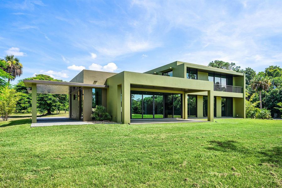EXTERIOR EXTERIOR