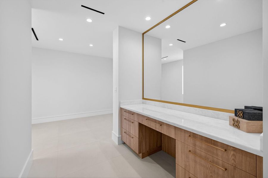 Furnished interior view inside a new home in , Fort Lauderdale (Image 35). Furnished interior view inside a new home in , Fort Lauderdale (Image 35).