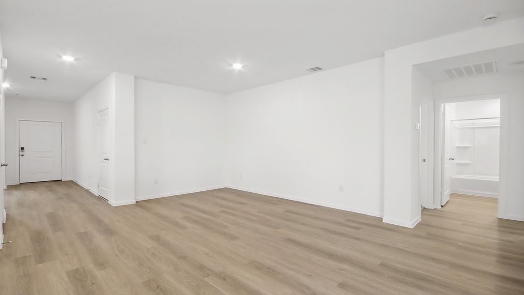 Spacious, unfurnished interior of a new home in Harrington Trails at The Canopies, Splendora (Image 13).