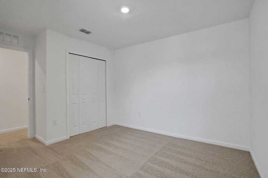 Spacious, unfurnished interior of a new home in Atlantis Pointe, Middleburg (Image 26).