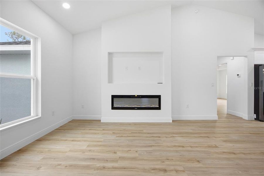 Spacious, unfurnished interior of a new home in , Ocala (Image 17).