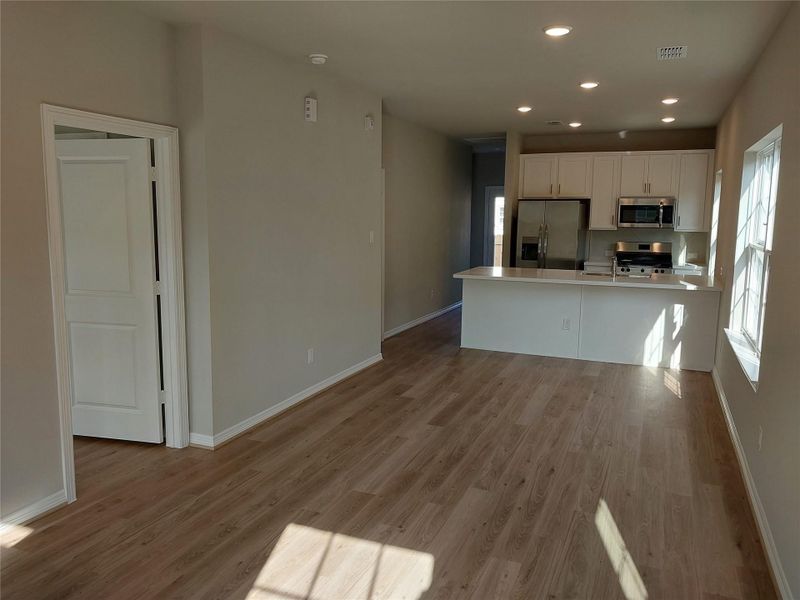 Spacious, unfurnished interior of a new home in , Houston (Image 12).