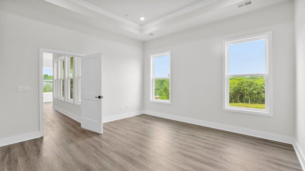 Spacious, unfurnished interior of a new home in Sunset Summits, Spartanburg (Image 31).