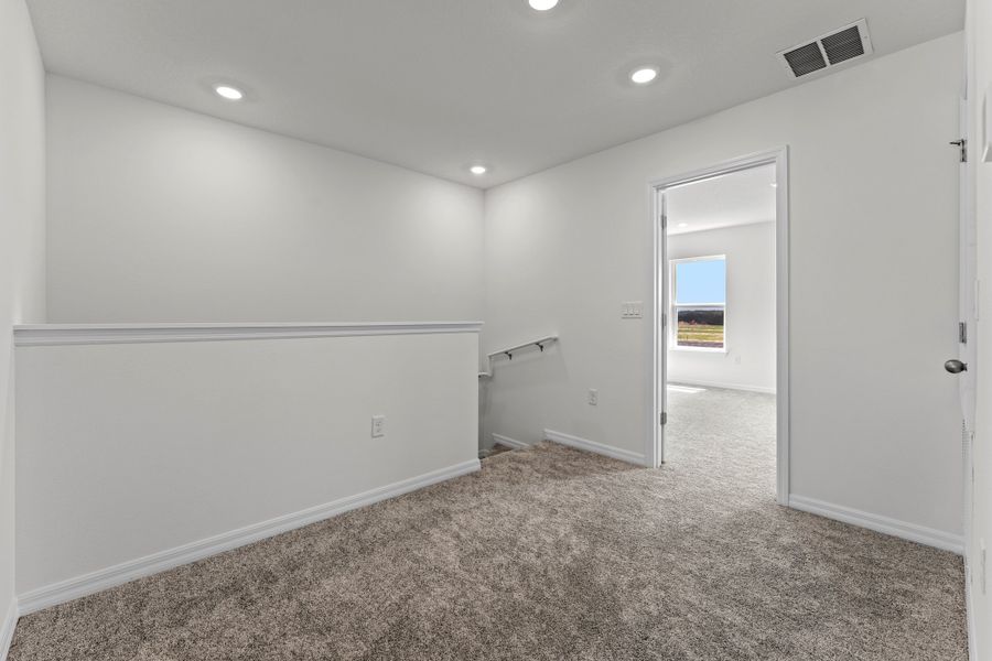 Spacious, unfurnished interior of a new home in Eden Crest, Apopka (Image 18).