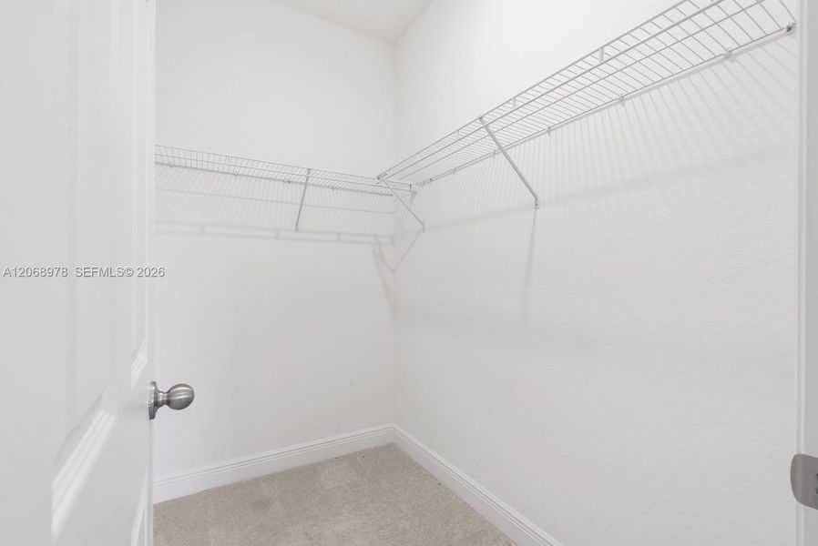 Spacious, unfurnished interior of a new home in , Cape Coral (Image 22).