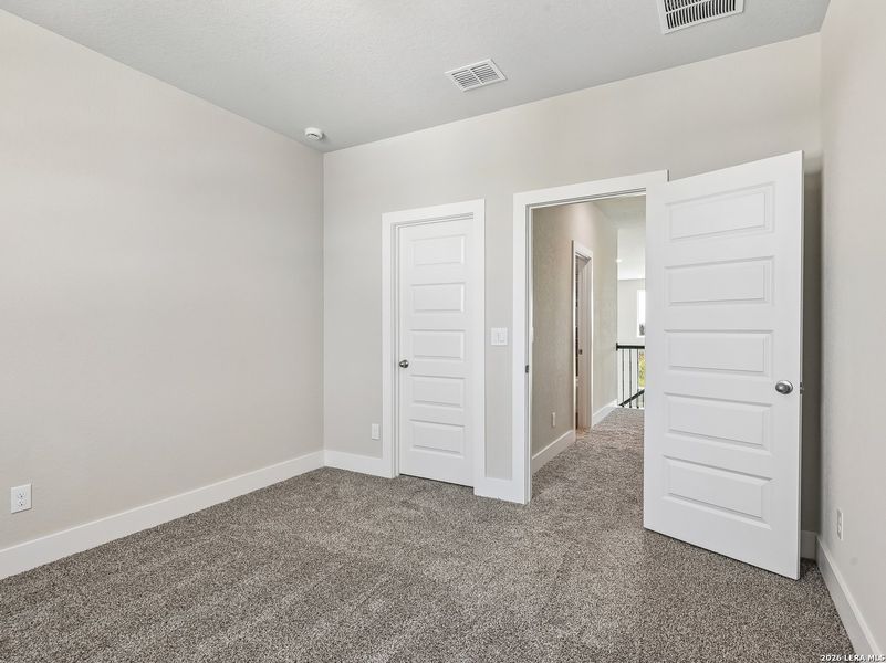 Spacious, unfurnished interior of a new home in Weltner Farms 60’s, New Braunfels (Image 25).