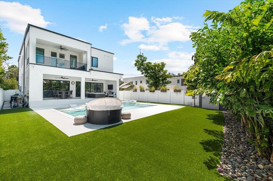 Exterior details and patio area of a home in , Tampa (Image 35).