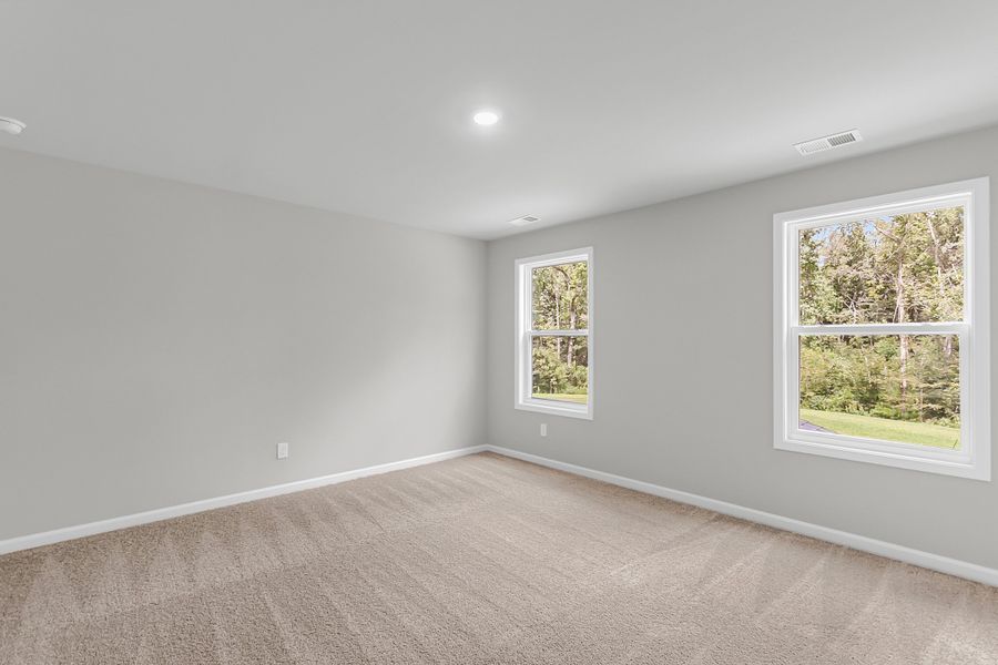 Spacious, unfurnished interior of a new home in Central Creek, Goose Creek (Image 25).