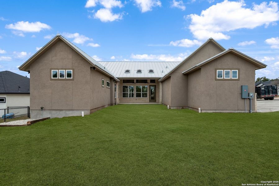 Exterior details and patio area of a home in , Blanco (Image 3).