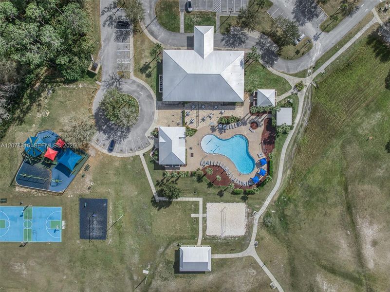Community amenities in , Sebring (Image 75).