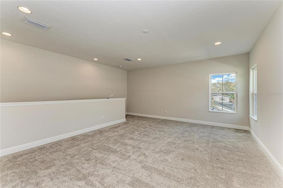 Spacious, unfurnished interior of a new home in Crestwood Estates, Valrico (Image 26).