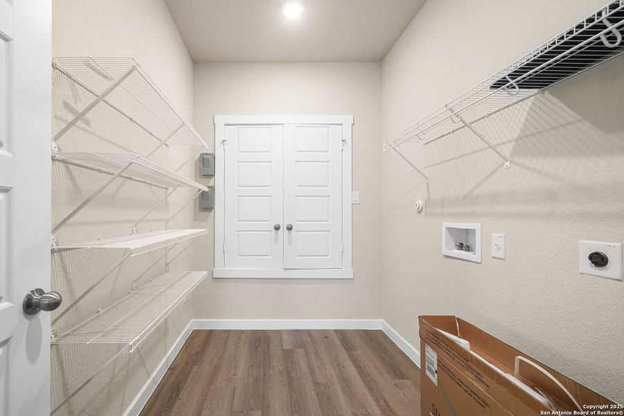 Spacious, unfurnished interior of a new home in , San Antonio (Image 13).