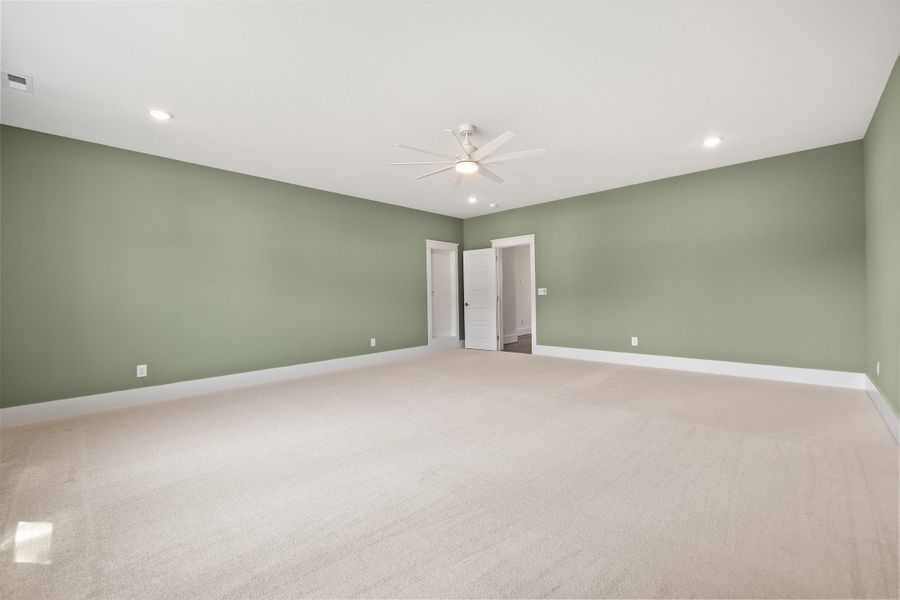 Representative unfurnished interior of a home built from the The Emerson by RobuckHomes in Stonehenge, Raleigh (Image 193).