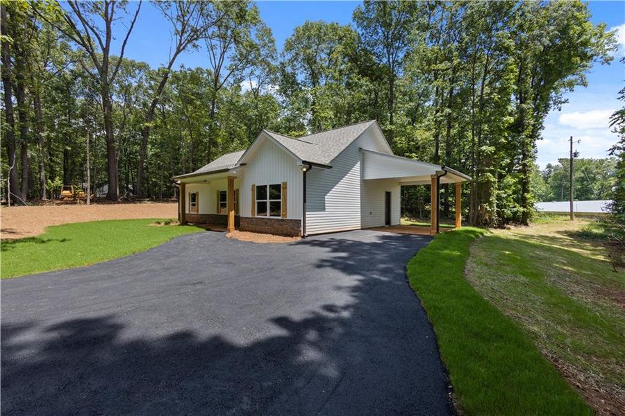 Exterior details and patio area of a home in , Cedartown (Image 22).
