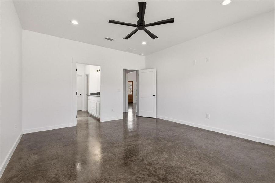 Spacious, unfurnished interior of a new home in , Windom (Image 21).